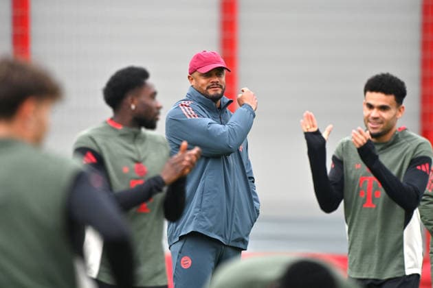 Coach Vincent KOMPANY Bayern Muenchen , front Alphonso DAVIES Bayern Muenchen ,re Luis DIAZ Bayern Muenchen final training on 14 04 2026 Soccer Champions League,season 2025 26, quarterfinals FC Bayern Muenchen Real Madrid on 15 04 2026 A L L I A N Z A R E N A Â