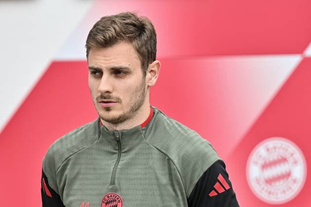 MUNICH, GERMANY - 14. APRIL: Josip STANISIC (FC Bayern Munich 44) on the way to the pitch during the final Training before the UEFA Champions League Quarterfinal between FC Bayern Munich vs. Real Madrid CF at FC Bayern Trainings ground Saebener Strasse Munich Copyright: xBEAUTIFULxSPORTS Goldbergx