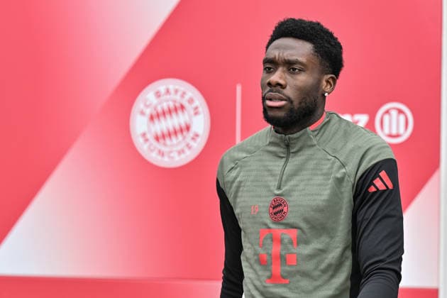 MUNICH, GERMANY - 14. APRIL: Alphonso DAVIES (FC Bayern Munich 19) on the way to the pitch during the final Training before the UEFA Champions League Quarterfinal between FC Bayern Munich vs. Real Madrid CF at FC Bayern Trainings ground Saebener Strasse Munich Copyright: xBEAUTIFULxSPORTS Goldbergx