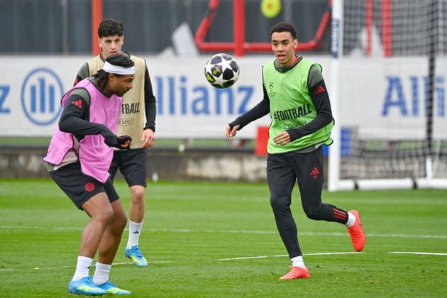 from left Serge GNABRY FC Bayern Muenchen , Jamal MUSIALA Bayern Muenchen final training on 14 04 2026 Soccer Champions League,season 2025 26, quarterfinals FC Bayern Muenchen Real Madrid on 15 04 2026 A L L I A N Z A R E N A Â