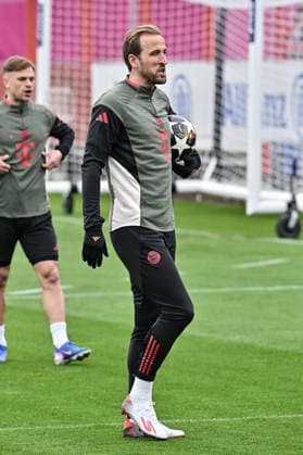 MUNICH, GERMANY - 14. APRIL: Harry KANE (FC Bayern Munich 9) during the final Training before the UEFA Champions League Quarterfinal between FC Bayern Munich vs. Real Madrid CF at FC Bayern Trainings ground Saebener Strasse Munich Copyright: xBEAUTIFULxSPORTS Goldbergx