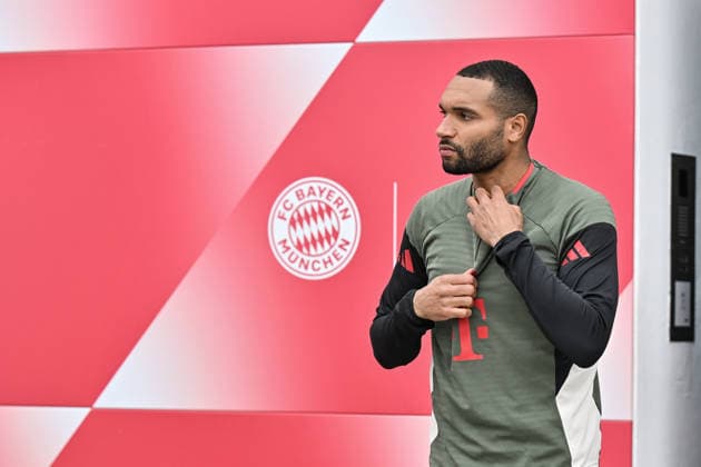 MUNICH, GERMANY - 14. APRIL:Jonathan TAH (FC Bayern Munich 4) on the way to the pitch during the final Training before the UEFA Champions League Quarterfinal between FC Bayern Munich vs. Real Madrid CF at FC Bayern Trainings ground Saebener Strasse Munich Copyright: xBEAUTIFULxSPORTS Goldbergx