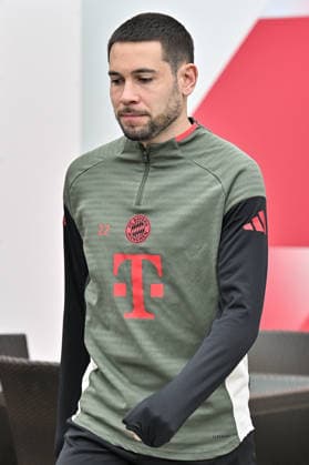 MUNICH, GERMANY - 14. APRIL: Raphael GUERREIRO (FC Bayern Munich 22) on the way to the pitch during the final Training before the UEFA Champions League Quarterfinal between FC Bayern Munich vs. Real Madrid CF at FC Bayern Trainings ground Saebener Strasse Munich Copyright: xBEAUTIFULxSPORTS Goldbergx