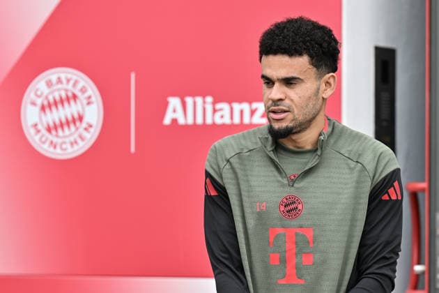 MUNICH, GERMANY - 14. APRIL: Luis DIAZ (FC Bayern Munich 14) on the way to the pitch during the final Training before the UEFA Champions League Quarterfinal between FC Bayern Munich vs. Real Madrid CF at FC Bayern Trainings ground Saebener Strasse Munich Copyright: xBEAUTIFULxSPORTS Goldbergx
