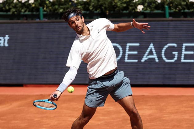 April 14, 2026, Barcelona, Barcelona, Spain: Lorenzo Musetti of Italy in action against Martin Landalice of Spain during the First round tennis match of the Barcelona Open Banc Sabadell - Conde Godo 2026 Day 4 at Real Club de Tenis Barcelona on April 14, 2026 in Barcelona, Spain. Barcelona Spain - ZUMAa181 20260414_zaa_a181_062 Copyright: xJavierxBorregox