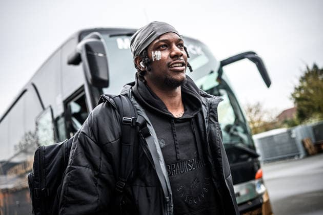 easycredit BBL Basketball Bundesliga 2025 2026 catch-up match 23 matchday 14 04 2026 Science City Jena vs Basketball Löwen Braunschweig Josh Hawley Braunschweig , portrait, cut injury on the cheek, arrives at the hall at Sparkassen Arena