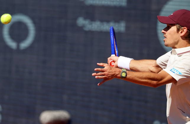 De Minaur v Ofner - Real Club de Tenis Barcelona 1899 Alex de Minaur competes against Sebastian Ofner during the round of 32 match on Day Two of the Barcelona Open Banc Sabadell 73rd Conde de Godo Trophy at Real Club de Tenis Barcelona 1899 in Barcelona, Spain, on April 14, 2026. Barcelona Barcelona Spain  Copyright: xUrbanandsportx originalFilename:urbanandsport-deminaur260414_npYEt.jpg