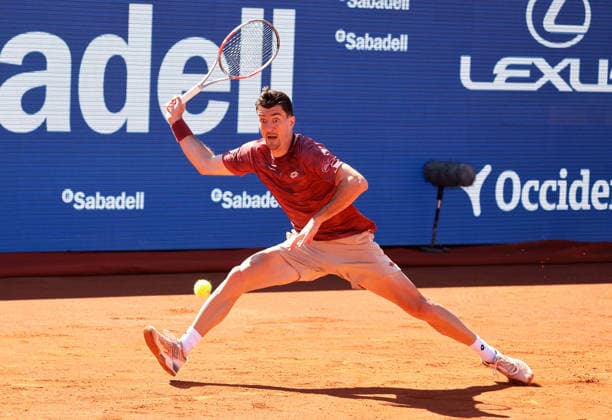 De Minaur v Ofner - Real Club de Tenis Barcelona 1899 Sebastian Ofner competes against Alex de Minaur during the round of 32 match on Day Two of the Barcelona Open Banc Sabadell 73rd Conde de Godo Trophy at Real Club de Tenis Barcelona 1899 in Barcelona, Spain, on April 14, 2026. Barcelona Barcelona Spain  Copyright: xUrbanandsportx originalFilename:urbanandsport-ofnervde260414_npKdy.jpg