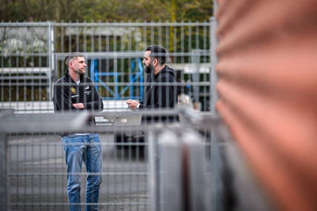 easycredit BBL Basketball Bundesliga 2025 2026 Catch-up match 23 Matchday 14 04 2026 Science City Jena vs Basketball Löwen Braunschweig v li before the game in the parking lot in exchange Nils Mittmann Managing Director Braunschweig Löwen with the coach Ramon Diaz Sanchez Sparkassen Arena
