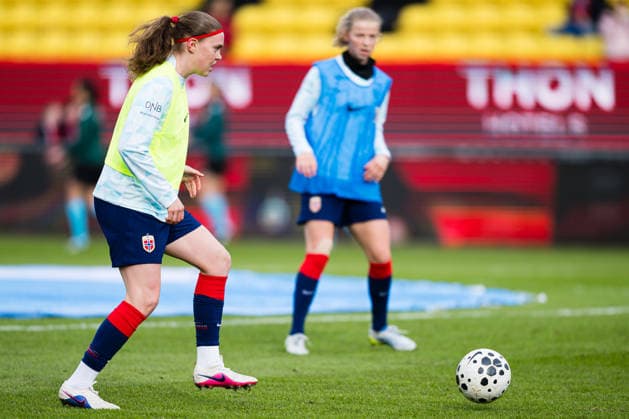 260414 Signe Gaupset of Norway warms up ahead of the FIFA Women s World Cup Qualifier football match between Norway and Slovenia on April 14, 2026 in Lillestrom Photo Marius Simensen BILDBYRAN COP 238 VG0919 bbeng dam fifa world cup qualifiers football fotball landskamp norge norway slovenia slovenien soccer vm kvalik vm kvalifisering kvinner  Copyright: MARIUSxSIMENSEN BB260414BB368