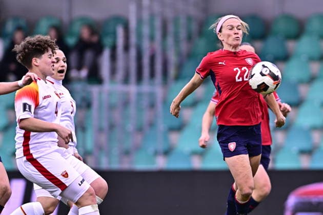 L-R Maja Saranovic (Montenegro) and scoring Franny Cerna (Czechia) in action during the European qualifying part for 2027 Women s Football World Cup match, group B1: Czechia vs Montenegro, in Chomutov, Czech Republic, on April 14, 2026. (CTKxPhoto OndrejxHajek) CTKPhotoP2026041407403  CTKPhotoP2026041407403