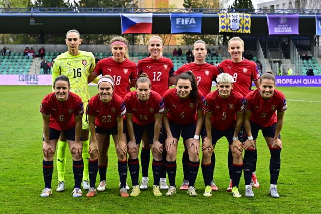 Czech team poses before the European qualifying part for 2027 Women s Football World Cup match, group B1: Czechia vs Montenegro, in Chomutov, Czech Republic, on April 14, 2026. (CTKxPhoto OndrejxHajek) CTKPhotoP2026041407456  CTKPhotoP2026041407456