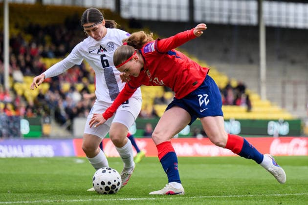 260414 Kaja Korosec of Slovenia and Signe Gaupset of Norway during the FIFA Women s World Cup Qualifier football match between Norway and Slovenia on April 14, 2026 in Lillestrom Photo Marius Simensen BILDBYRAN COP 238 VG0919 bbeng fotball soccer football fotboll fifa world cup qualifiers vm kvalifisering kvinner vm kvalik landskamp dam norge norway slovenien slovenia  Copyright: MARIUSxSIMENSEN BB260414BB388