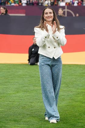 Womens Sports Director Nia Künzer and DFB President Bernd Neuendorf bid farewell to long-time international Sara Däbritz Nuremberg 14 04 2026 Germany vs. Austria, Max Morlock Stadium, Womens World Cup qualifier