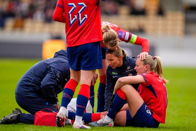 Women s international football match Norway Slovenia Lillestrom 20260414 Norway s Frida Maanum out with injury in the Women s World Cup qualifying match between Norway and Slovenia at Arasen Stadium Photo Lise Aserud NTB Lillestrom Norway EDITORIAL USE ONLY RESTRICTED USE FOR BETTING COMPANIES  Copyright: xLisexAserudx xNTBx
