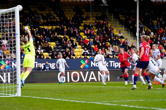 Women s international football match Norway Slovenia Lillestrom 20260414 Norway s Signe Gaupset with a shot in the Women s World Cup qualifying match between Norway and Slovenia at Arasen Stadium Photo Lise Aserud NTB Lillestrom Norway EDITORIAL USE ONLY RESTRICTED USE FOR BETTING COMPANIES  Copyright: xLisexAserudx xNTBx