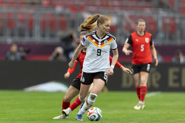 GER, nuremburg, football, womens football, womens world cup qualifiers, matchday 3, Germany vs. Austria in picture f.l.: Sjoeke Nuesken (Germany 09), with ball 14.04.2026, Max-Morlock Stadium Nuremberg DFB REGULATIONS PROHIBIT ANY USE OF PHOTOGRAPHS AS IMAGE SEQUENCES AND OR QUASI-VIDEO, Nuremberg Max-Morlock Stadium Bavaria Germany Copyright: xPaulxFritzx