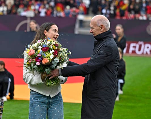 14 04 2026, World Cup Qualification Europe, Women 2026, Matchday 3, Germany Austria, at the Max Morlock Stadium Nuremberg, Sara Däbritz is officially bid farewell by DFB President Bernd Neuendorf re, Germany
