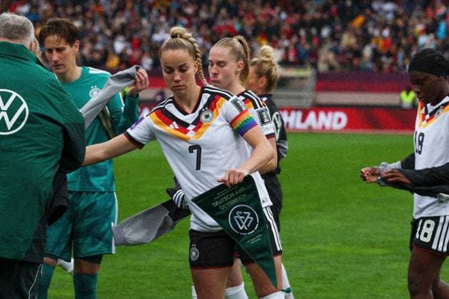 Giulia Gwinn 7 Germany with Wimbel before the match, Germany vs. Austria, DFB, Football, Women, Womens World Cup Qualification, Group Stage, Group D, Matchday 3 of 6, Season 2025 26, 14 04 2026 Nuernberg Bayern Germany Copyright: xkolbert-press MartinxAgüerax