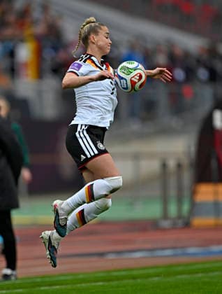 14 04 2026, World Cup Qualification Europe, Women 2026, Matchday 3, Germany Austria, at the Max Morlock Stadium Nuremberg, Giulia Gwinn Germany on the ball