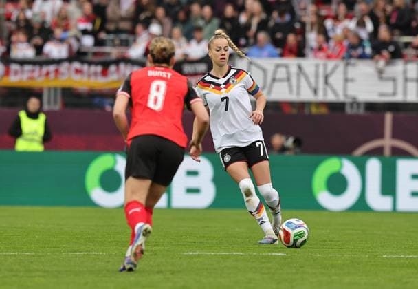 14 04 2026 Soccer womens soccer international World Cup qualifier qualifying match qualifying match for the 2027 World Cup Germany gg Austria Sportfoto Zink DaMa xdaxmax Barbara Dunst 8, Austria Giulia Gwinn 7, Germany