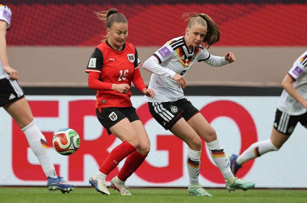 Annabel Schasching - Vivien Endemann , WM Frauen Qualifikation , Deutschland-Österreich , Fußball , Frauen , in den Max Morlock Stadion, in Nürnberg , Bayern , Deutschland. April 14 , 2026 . Photo by: Davide Elias IPA Photo Pressefoto DENL Copyright: xDavidexEliasx