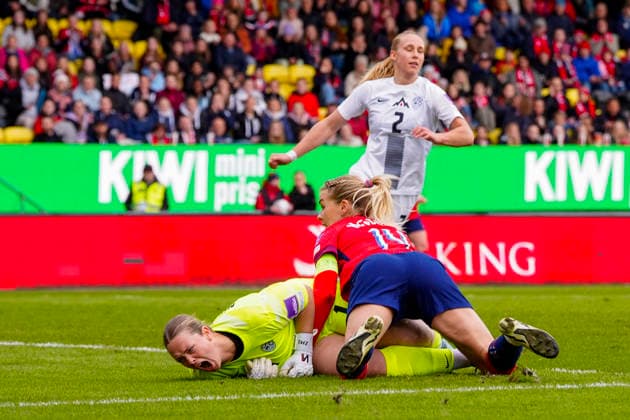Women s international football match Norway Slovenia Lillestrom 20260414 Slovenia s goalkeeper Zala Mersnik duels with Norway s Ada Hegerberg in the Women s World Cup qualifying match between Norway and Slovenia at Arasen Stadium Photo Lise Aserud NTB Lillestrom Norway EDITORIAL USE ONLY RESTRICTED USE FOR BETTING COMPANIES  Copyright: xLisexAserudx xNTBx