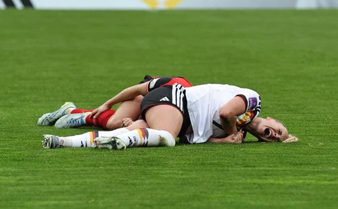 14 04 2026 Soccer womens soccer international World Cup qualifier qualifying match qualifying match for the 2027 World Cup Germany gg Austria Sportfoto Zink DaMa xdaxmax Giulia Gwinn 7, Germany with pain injury injured on the ground after foul by Melanie Brunnthaler 7, Austria
