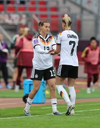 14 04 2026 Soccer Womens soccer International match World Cup Qualifier Qualification match Qualification match for the 2027 World Cup Germany gg Austria Sportfoto Zink DaMa xdaxmax Giulia Gwinn 7, Germany must be substituted for Carlotta Wamser 13, Germany injured due to pain Substitution Substitution Change