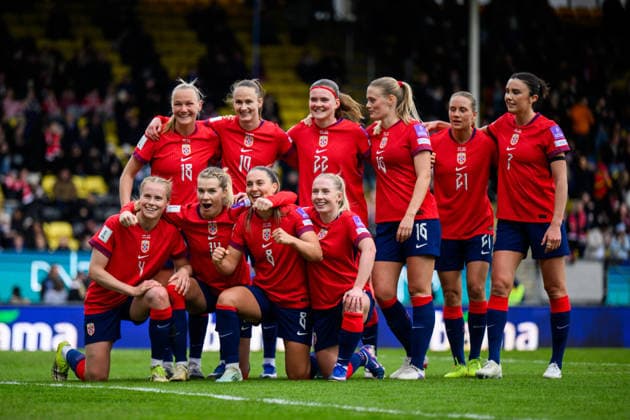 260414 Ada Hegerberg of Norway celebrate with teammates after scoring 1 0 during the FIFA Women s World Cup Qualifier football match between Norway and Slovenia on April 14, 2026 in Lillestrom Photo Marius Simensen BILDBYRAN COP 238 VG0919 bbeng fotball soccer football fotboll fifa world cup qualifiers vm kvalifisering kvinner vm kvalik landskamp dam norge norway slovenien slovenia jubel  Copyright: MARIUSxSIMENSEN BB260414BB470