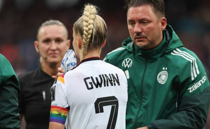 Giulia Gwinn Verletzung , , WM Frauen Qualifikation , Deutschland-Österreich , Fußball , Frauen , in den Max Morlock Stadion, in Nürnberg , Bayern , Deutschland. April 14 , 2026 . Photo by: Davide Elias IPA Photo Pressefoto DENL Copyright: xDavidexEliasx