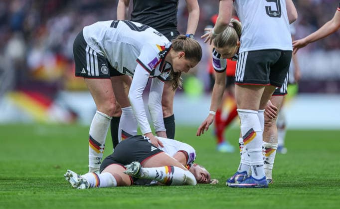 GER, Nuremberg, Germany vs Austria, International Match, Football, FIFA, 2026 2027 Season, World Cup Qualification, Max Morlock Stadium, 3 Matchday in Picture Injury to Giulia Gwinn Germany Women 7 , Pain DFB DFL REGULATIONS PROHIBIT ANY USE OF PHOTOGRAPHS AS IMAGE SEQUENCES AND OR QUASI VIDEO, 14 04 2026 Copyright: HMBxMedia HendrikxHamelau