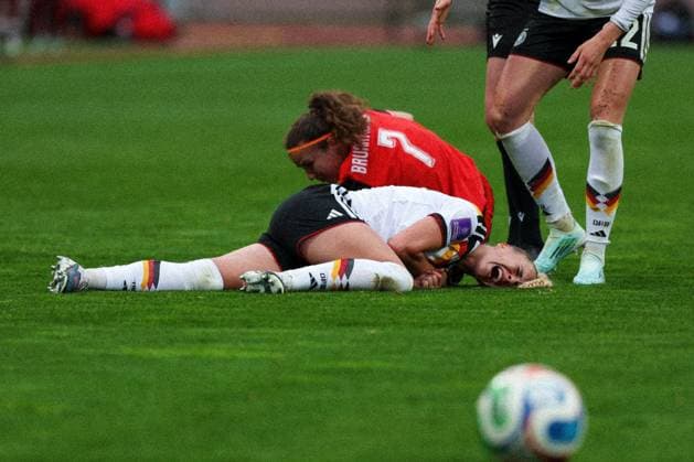 Giulia Gwinn 7 Germany screams in pain after a foul by Melanie Brunnthaler 7 Austria , she has to be substituted shortly afterwards, injured on the shoulder, Germany vs. Austria, DFB, Football, Women, Womens World Cup Qualification, Group stage, Group D, Matchday 3 of 6, Season 2025 26, 14 04 2026 Nuremberg Bavaria Germany Copyright: xkolbert-press MartinxAgüerax