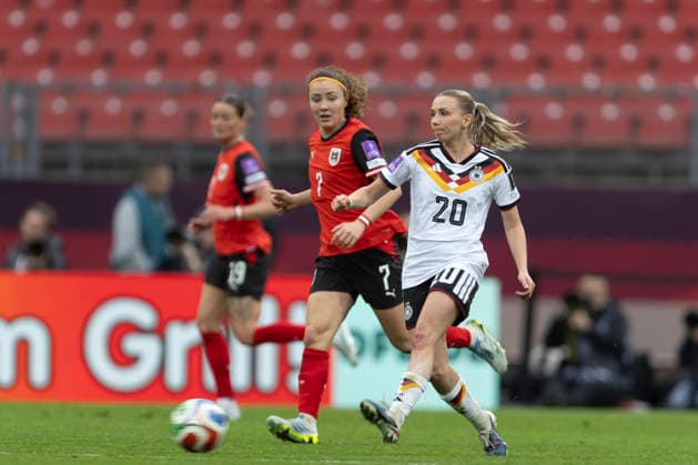 GER, nuremburg, football, womens football, womens world cup qualifiers, matchday 3, Germany vs. Austria in picture f.l.: Melanie Brunnthaler (Austria 07), Elisa Senß (Germany 20), takle, duell for the ball. 14.04.2026, Max-Morlock Stadium Nuremberg DFB REGULATIONS PROHIBIT ANY USE OF PHOTOGRAPHS AS IMAGE SEQUENCES AND OR QUASI-VIDEO, Nuremberg Max-Morlock Stadium Bavaria Germany Copyright: xPaulxFritzx