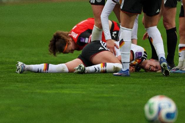 Giulia Gwinn 7 Germany screams in pain after a foul by Melanie Brunnthaler 7 Austria , she has to be substituted shortly afterwards, injured on the shoulder, Germany vs. Austria, DFB, Football, Women, Womens World Cup Qualification, Group stage, Group D, Matchday 3 of 6, Season 2025 26, 14 04 2026 Nuremberg Bavaria Germany Copyright: xkolbert-press MartinxAgüerax