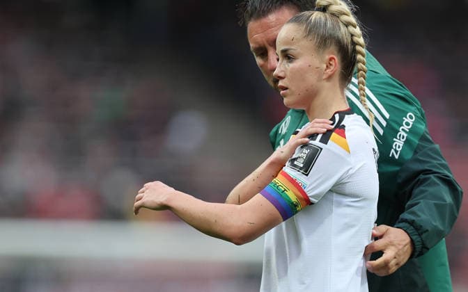 Giulia Gwinn Verletzung , , WM Frauen Qualifikation , Deutschland-Österreich , Fußball , Frauen , in den Max Morlock Stadion, in Nürnberg , Bayern , Deutschland. April 14 , 2026 . Photo by: Davide Elias IPA Photo Pressefoto DENL Copyright: xDavidexEliasx