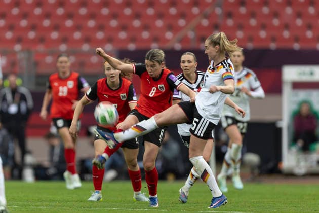 GER, nuremburg, football, womens football, womens world cup qualifiers, matchday 3, Germany vs. Austria in picture f.l.: Barbara Dunst (Austria 08), Janina Minge (Germany 05), takle, duell for the ball 14.04.2026, Max-Morlock Stadium Nuremberg DFB REGULATIONS PROHIBIT ANY USE OF PHOTOGRAPHS AS IMAGE SEQUENCES AND OR QUASI-VIDEO, Nuremberg Max-Morlock Stadium Bavaria Germany Copyright: xPaulxFritzx