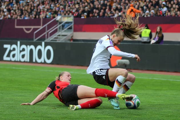14 04 2026 Soccer Women 2025 2026 World Cup Qualification Europe 3 Matchday Germany Austria Max Morlock Stadium Nuremberg Vivien Endemann Germany, 8, white in duel with Sarah Gutmann Austria, 3, red Nuremberg Bavaria Germany