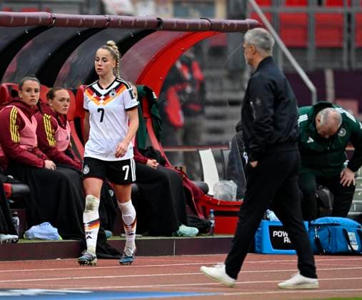 14 04 2026, World Cup Qualification Europe, Women 2026, Matchday 3, Germany Austria, at Max Morlock Stadium Nuremberg, f l Giulia Gwinn Germany and coach Christian Wück Germany