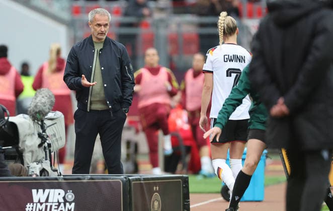 Giulia Gwinn Verletzung , , WM Frauen Qualifikation , Deutschland-Österreich , Fußball , Frauen , in den Max Morlock Stadion, in Nürnberg , Bayern , Deutschland. April 14 , 2026 . Photo by: Davide Elias IPA Photo Pressefoto DENL Copyright: xDavidexEliasx