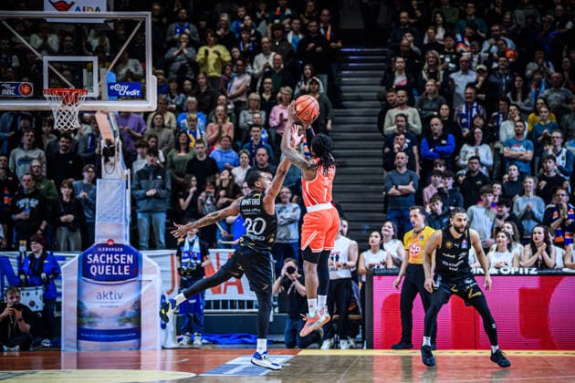 easycredit BBL Basketball Bundesliga 2025 2026 Catch-up game 23 Matchday 14 04 2026 Science City Jena vs Basketball Löwen Braunschweig Ucgebba Iroegbu Jena at 3 against Bryant Crawford Braunschweig Sparkassen Arena