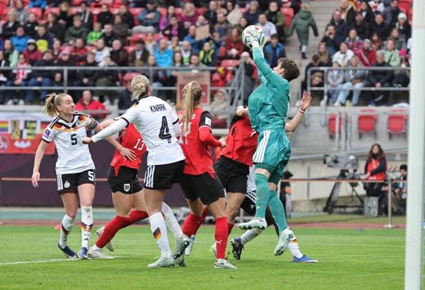 14 04 2026 Soccer womens soccer international World Cup qualifier qualifying match qualifying match for the 2027 World Cup Germany gg Austria Sportfoto Zink DaMa xdaxmax Ann Katrin Berger 1, Germany catches ball