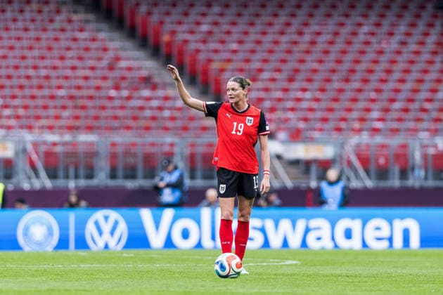 NUREMBERG, GERMANY - APRIL 14: Verena Hanshaw (Austria, 19) controls the ball during the FIFA Women™s World Cup 2027 UEFA Qualifiers match between Germany vs. Austria at Frankenstadion Max-Morlock-Stadion on April 14, 2026 in Nuremberg, Germany. Bavaria Germany Copyright: xSteffiexWunderlx