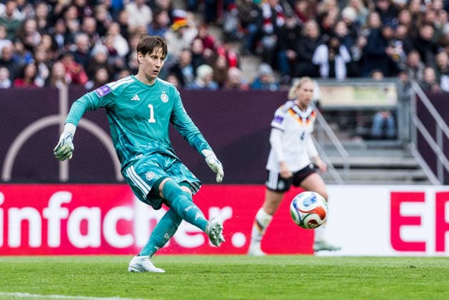 NUREMBERG, GERMANY - APRIL 14: Ann-Kathrin Berger (Germany, 1) controls the ball during the FIFA Women™s World Cup 2027 UEFA Qualifiers match between Germany vs. Austria at Frankenstadion Max-Morlock-Stadion on April 14, 2026 in Nuremberg, Germany. Bavaria Germany Copyright: xSteffiexWunderlx