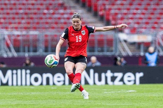 NUREMBERG, GERMANY - APRIL 14: Verena Hanshaw (Austria, 19) controls the ball during the FIFA Women™s World Cup 2027 UEFA Qualifiers match between Germany vs. Austria at Frankenstadion Max-Morlock-Stadion on April 14, 2026 in Nuremberg, Germany. Bavaria Germany Copyright: xSteffiexWunderlx