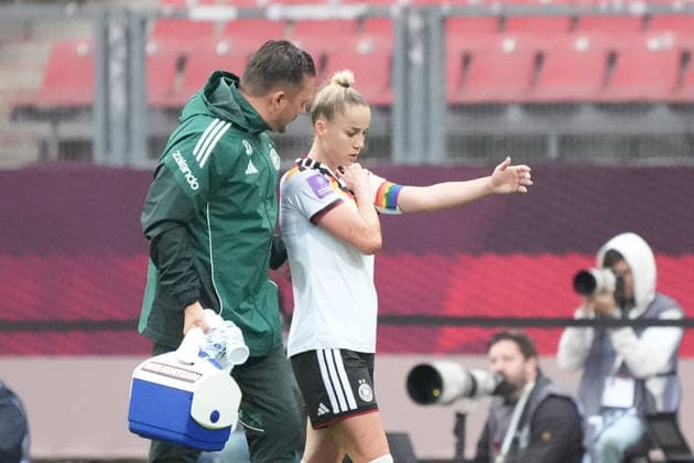 Giulia Gwinn Germany injured herself in a tackle and fell on her shoulder She had to be substituted shortly afterwards Nuremberg 14 04 2026 Germany vs Austria, Max Morlock Stadium, Womens World Cup Qualification