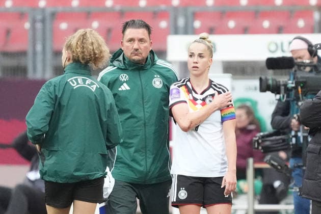 Giulia Gwinn Germany injured herself in a tackle and fell on her shoulder She had to be substituted shortly afterwards Nuremberg 14 04 2026 Germany vs Austria, Max Morlock Stadium, Womens World Cup Qualification