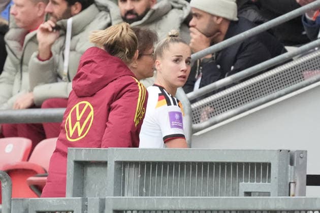Giulia Gwinn Germany has to go to the dressing room injured Nuremberg 14 04 2026 Germany vs Austria, Max Morlock Stadium, Womens World Cup Qualification