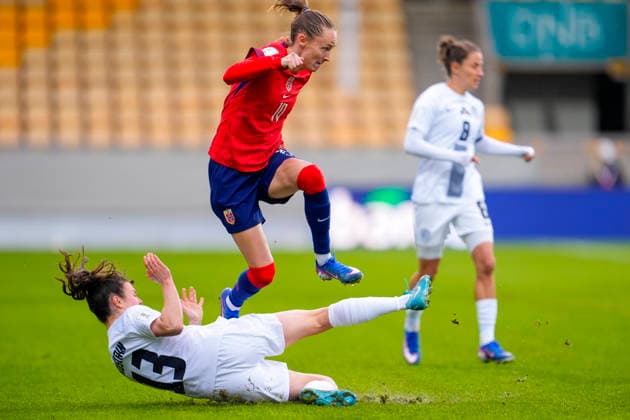 Women s international football match Norway Slovenia Lillestrom 20260414 Slovenia s Zala KuÅ¡trin duels with Norway s Caroline Graham Hansen in the Women s World Cup qualifying match between Norway and Slovenia at Arasen Stadium Photo Lise Aserud NTB Lillestrom Norway EDITORIAL USE ONLY RESTRICTED USE FOR BETTING COMPANIES  Copyright: xLisexAserudx xNTBx