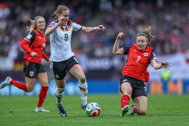 GER, Nuremberg, Germany vs Austria, International match, Football, FIFA, 2026 2027 season, World Cup Qualification, Max Morlock Stadium, 3 Matchday in picture f l Sjoeke Nüsken Germany Women 9 , Melanie Brunnthaler Austria 7 DFB DFL REGULATIONS PROHIBIT ANY USE OF PHOTOGRAPHS AS IMAGE SEQUENCES AND OR QUASI VIDEO, 14 04 2026 Copyright: HMBxMedia HendrikxHamelau